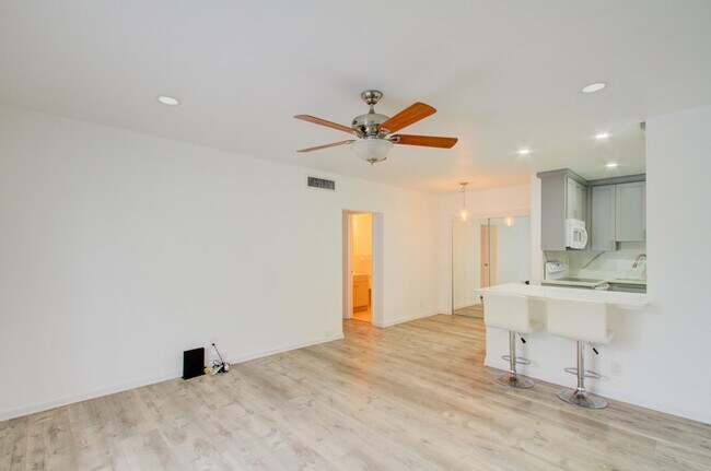 Building Photo - 2260 NE 67th St