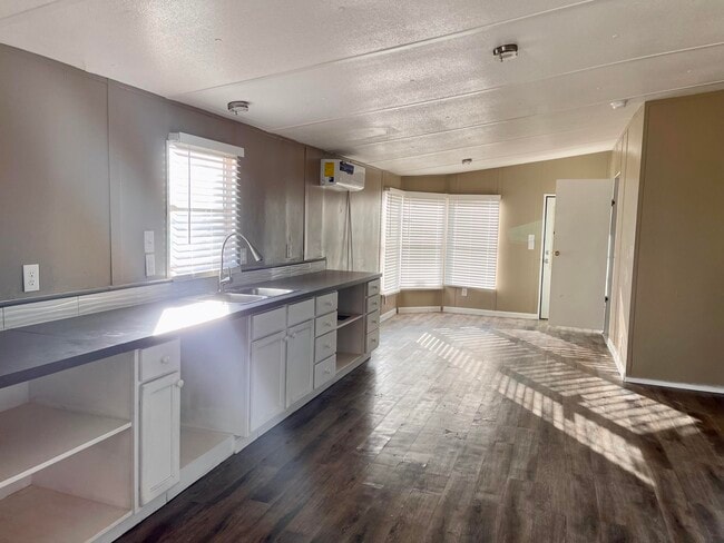 Building Photo - 301 Vida Bonita Wy