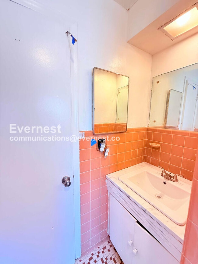 Building Photo - 15601 Schoolcraft Rd