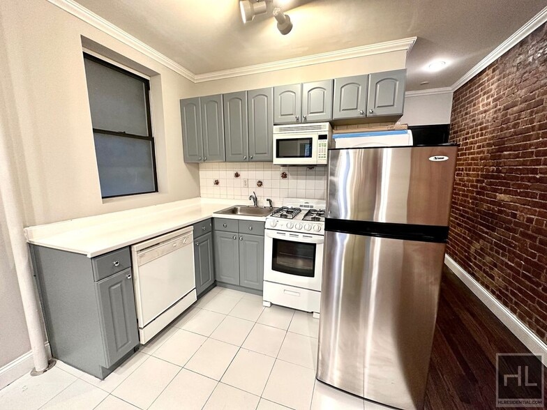 Building Photo - Tenth Avenue