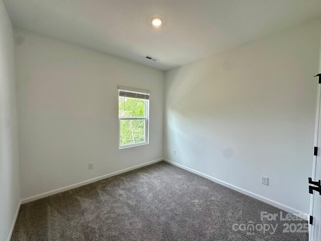 Building Photo - 1556 Blanche St