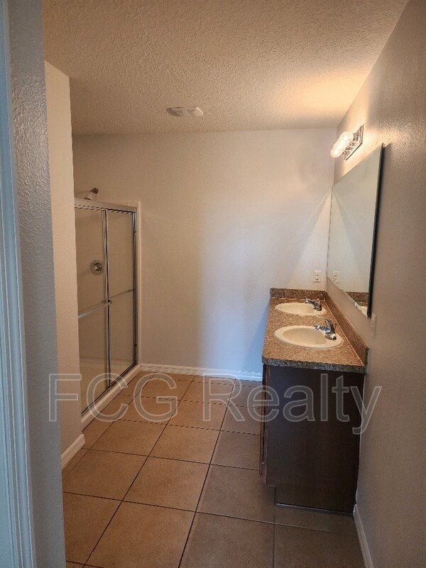 Building Photo - 469 Nova Dr