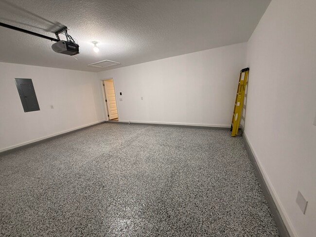 Building Photo - 225 Gray Owl Dr