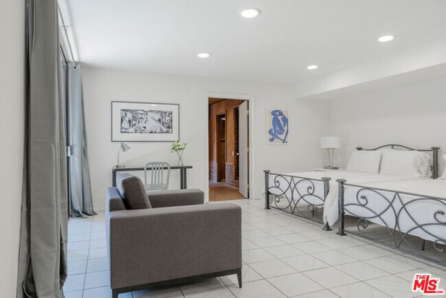 Building Photo - 110 N Barrington Ave