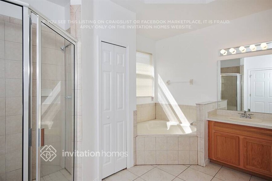 Building Photo - 2424 Laurel Blossom Cir