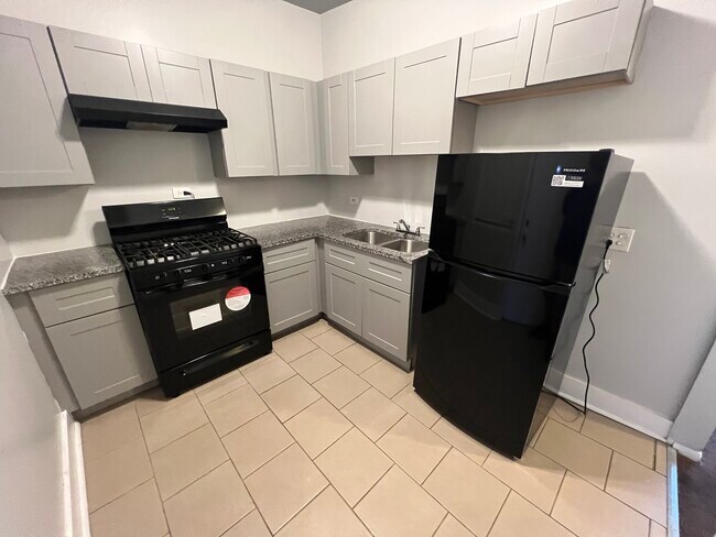 Building Photo - 71 E 69th St