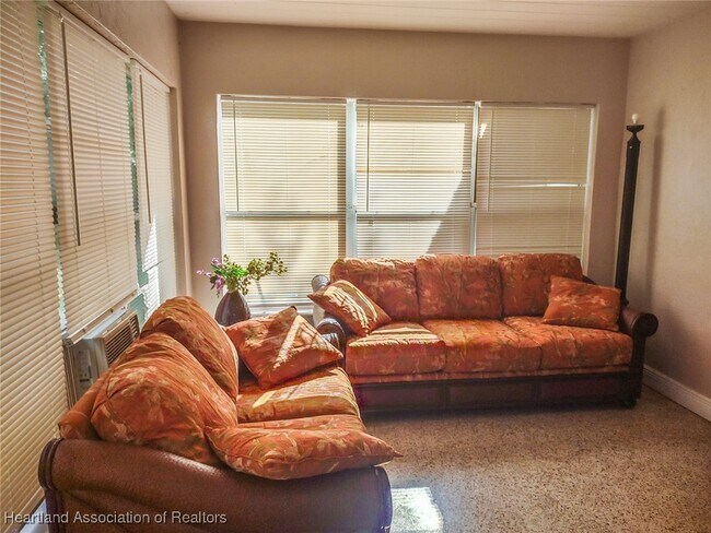 Building Photo - 10512 US-98