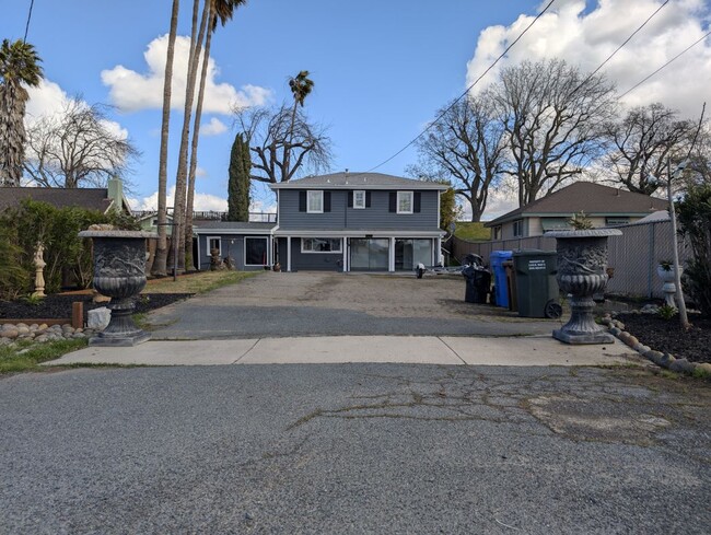 Primary Photo - 5054 Sandmound Blvd