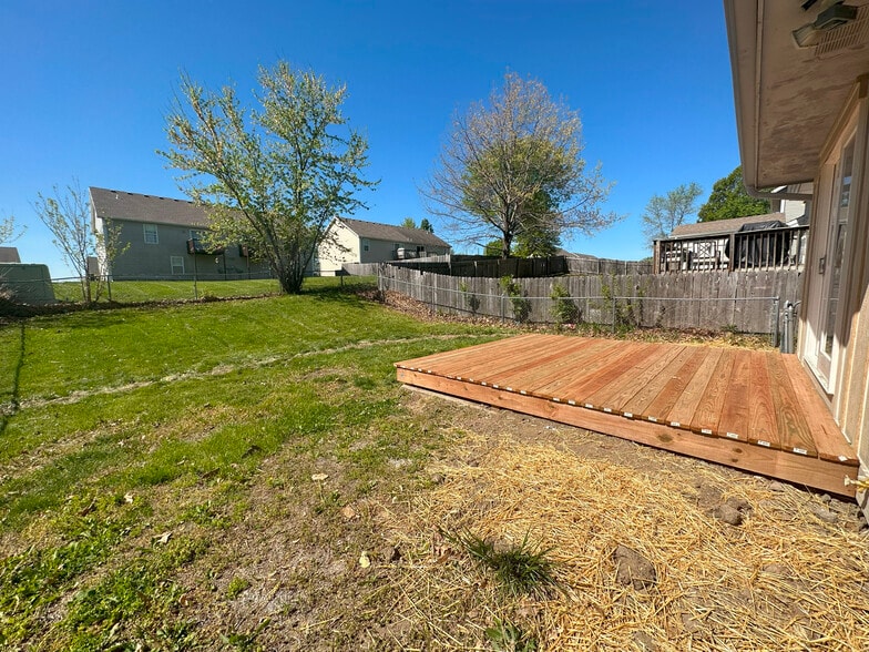 Building Photo - 1417 La Chateau Dr