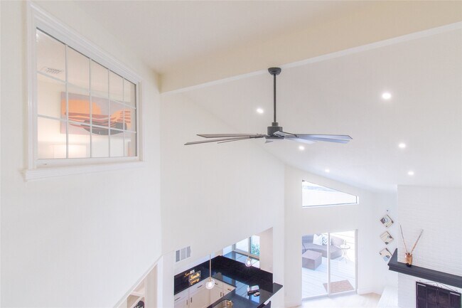 Building Photo - 727 Bunker Hill Rd