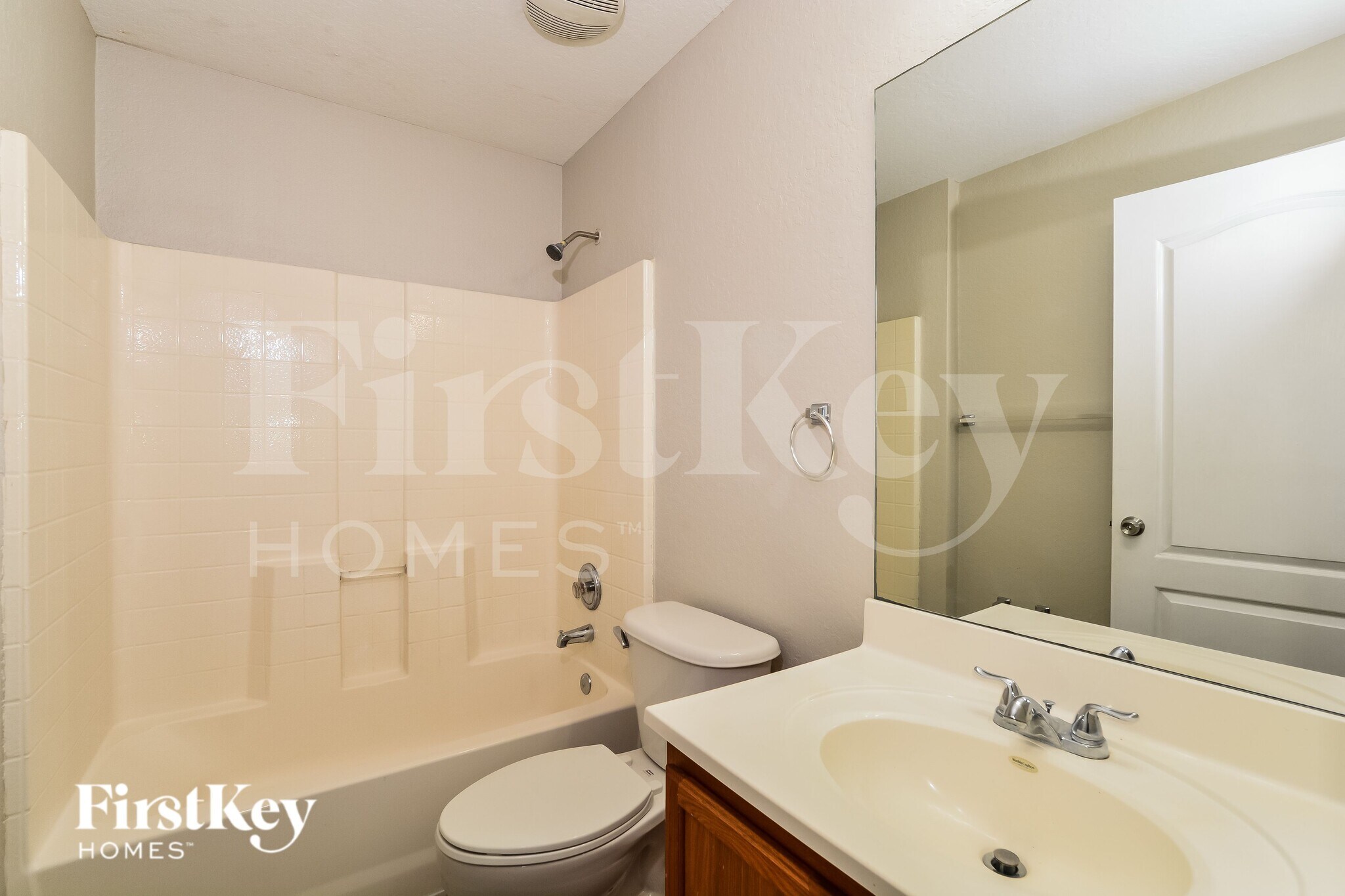 Building Photo - 2657 Bentley Dr
