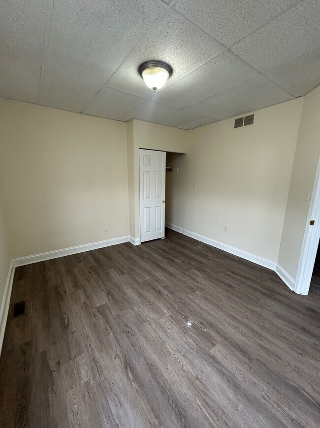 Building Photo - 423 Righter St