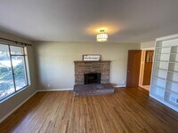 Building Photo - Cozy Holladay Gem – 3 Bed, 2 Bath with Fen...