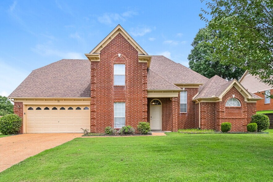 Primary Photo - 15 Oakridge Cove