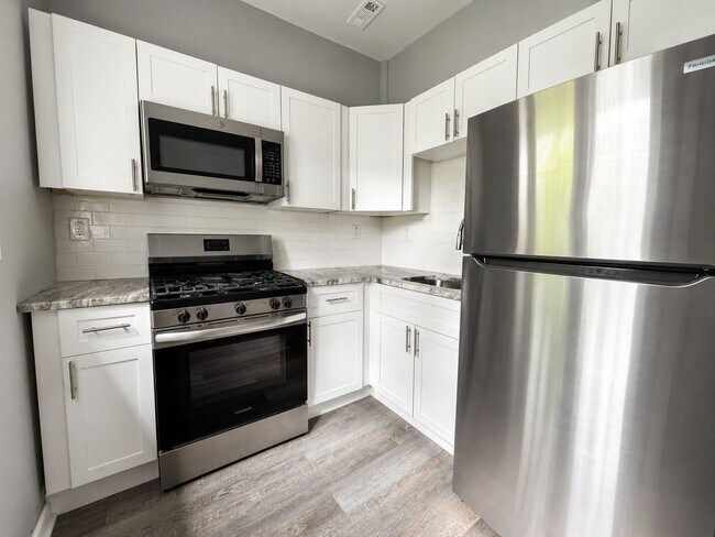 Building Photo - 924 Maple Terrace