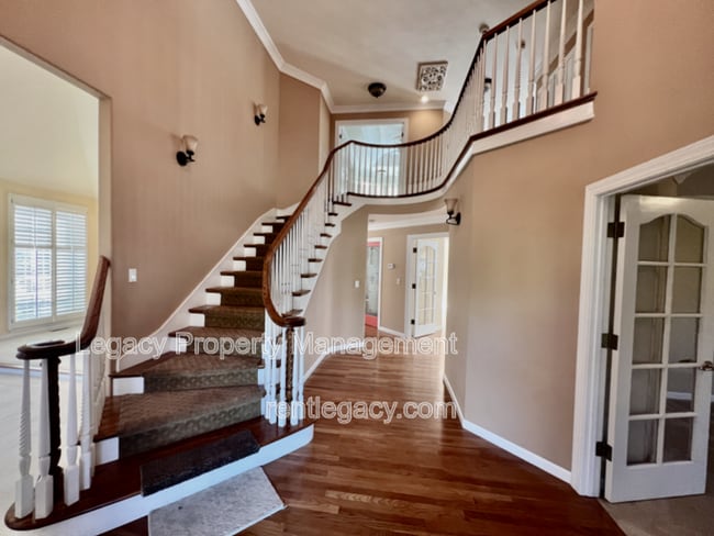 Building Photo - 2552 Cotswold Hill Dr