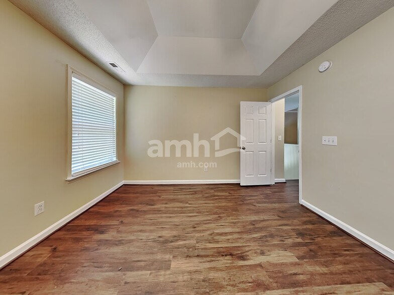 Building Photo - 209 Kindlewood Dr