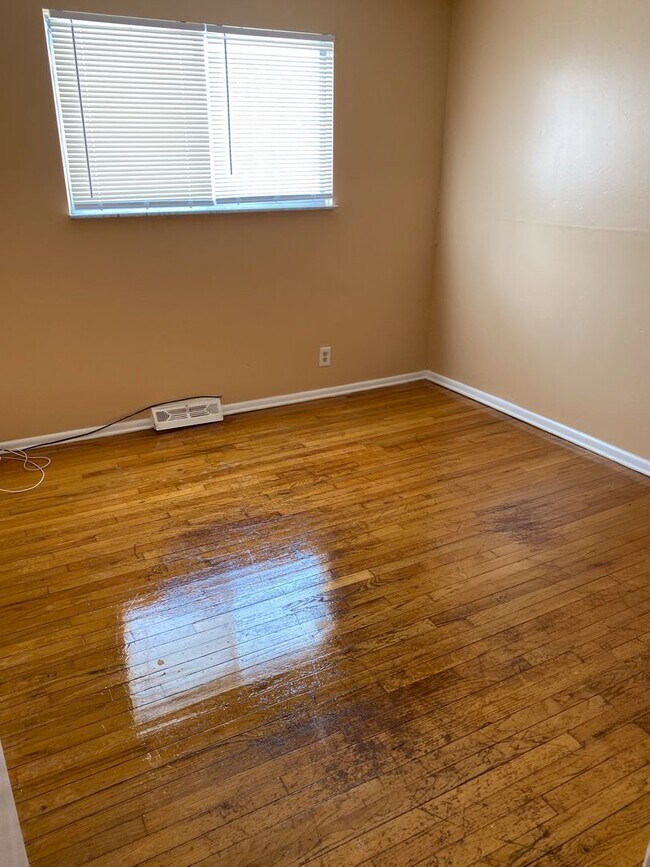 Building Photo - Beautiful Split Level House 3 bedroom 1 ba...