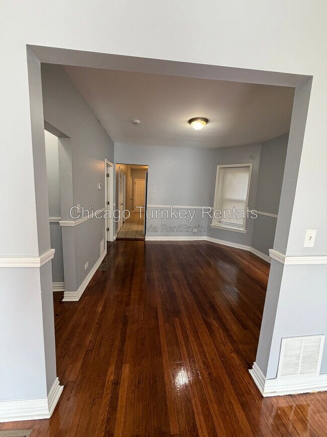 Building Photo - 7125 S Ellis Ave