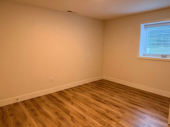 Building Photo - 4808 SE Franklin St