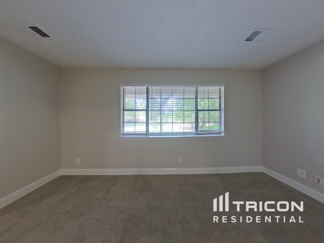 Building Photo - 531 Shefield Ct