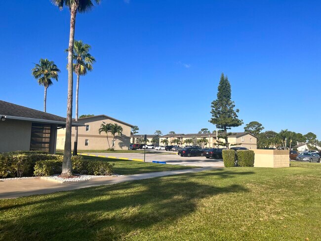 Building Photo - 1766 Abbey Rd