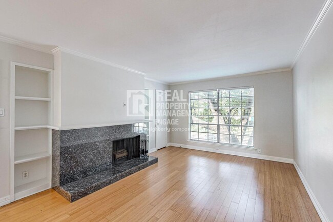 Building Photo - Updated 2-Bedroom Condo for Rent in Prime ...