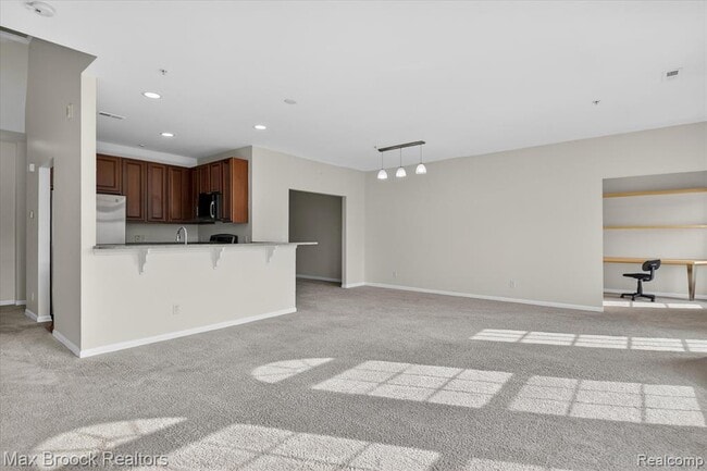 Building Photo - 3255 Camden Dr