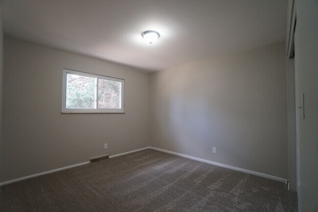 Building Photo - 5007 Alta Loma Rd