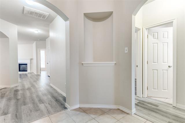 Building Photo - 2605 Silver Hill Dr