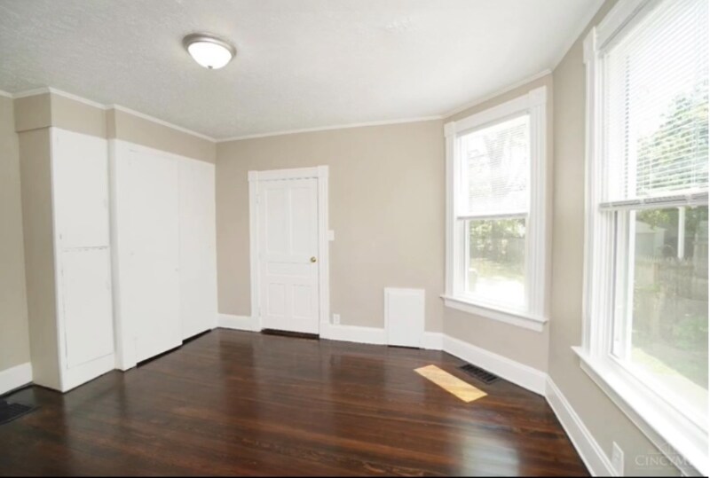 Building Photo - 124 Eaton Ave