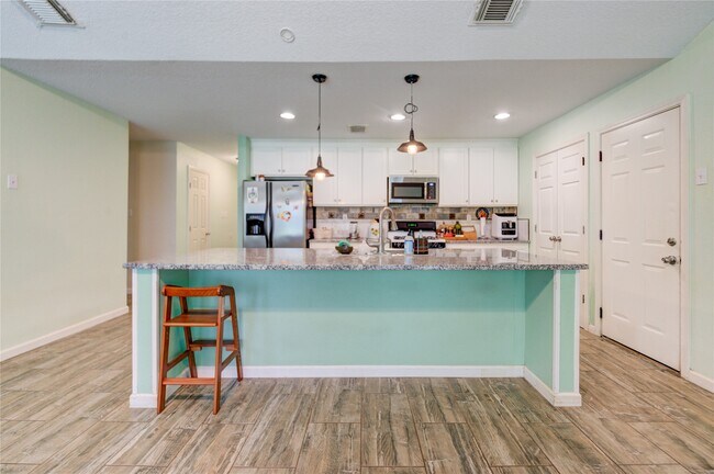 Building Photo - 3530 Kentwood Dr