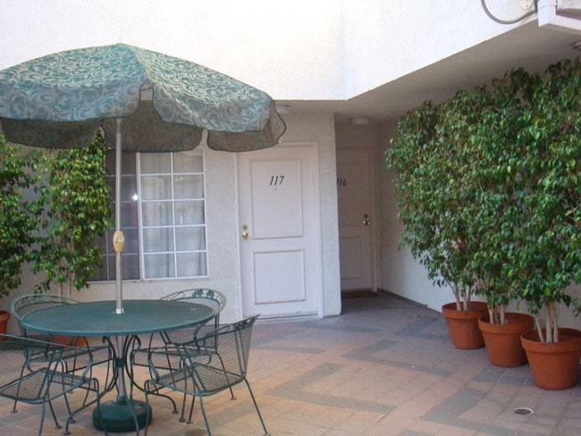 Courtyard - 14727 Magnolia Blvd