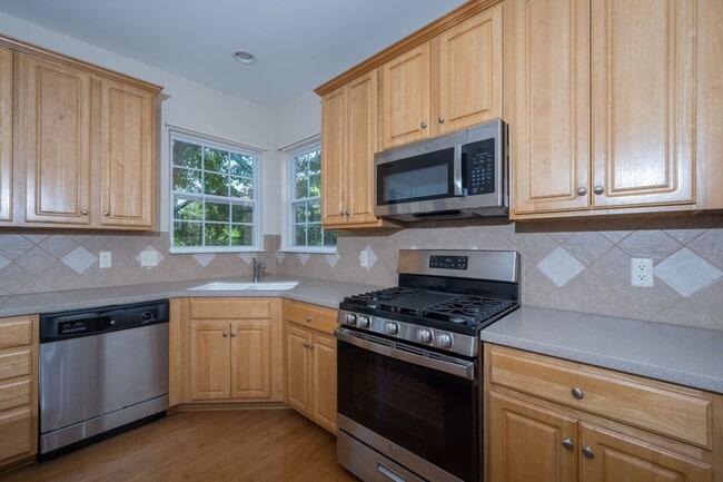 Building Photo - **5-BEDROOM HOME IN AMENITY-RICH MCKAY'S MILL NEIGHBORHOOD IN FRANKLIN/ WILLIAMSON COUNTY TN**