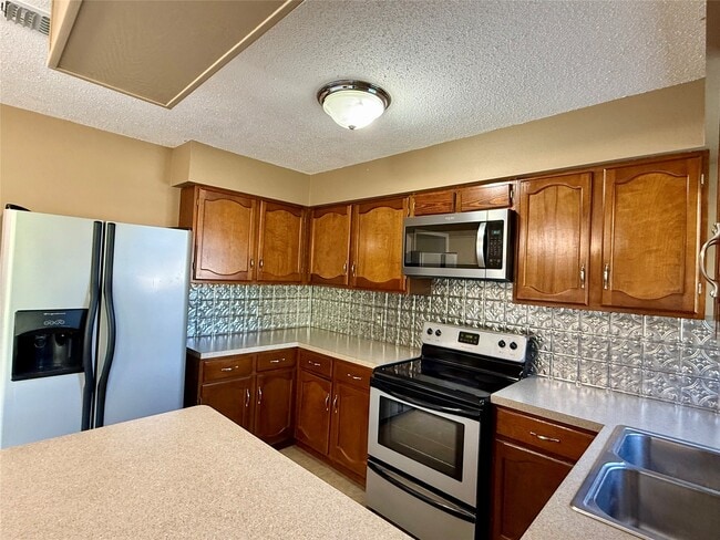 Building Photo - 1501 Stacey St