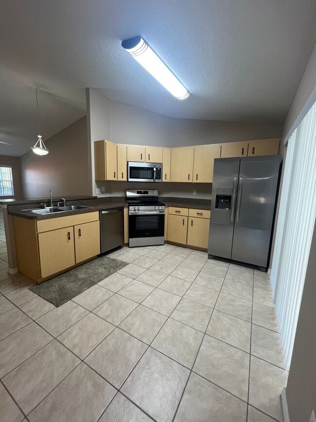 Building Photo - Charming 2 bedroom, 2 bathroom dulplex loc...