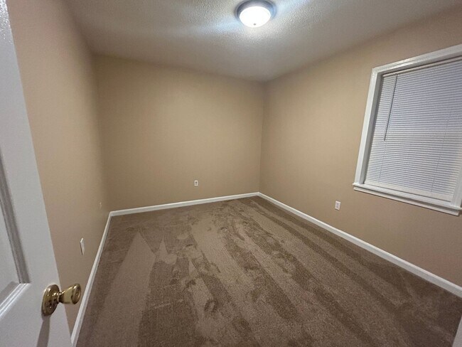 Building Photo - Washington Square Apartments #18