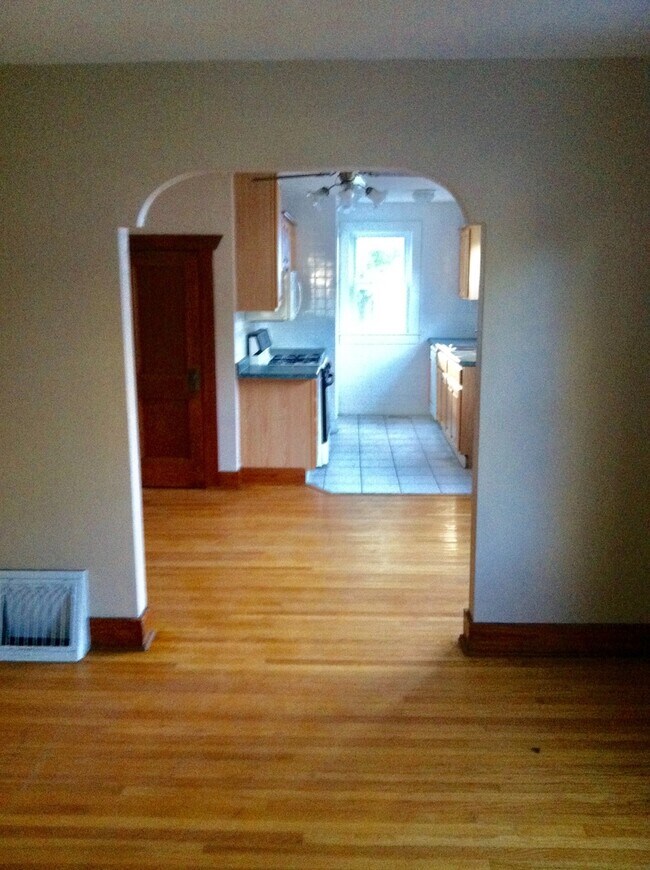 Primary Photo - Adorable 2 bedroom 1 bathroom House with F...