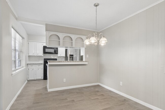 Building Photo - 3215 Palm Desert Ln