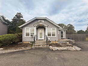 Building Photo - 17 Lakeland Ave