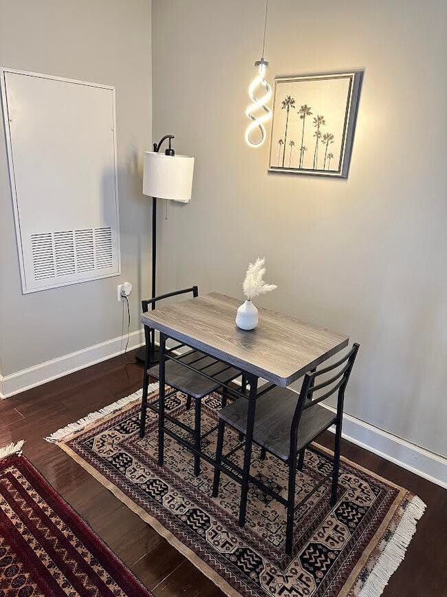 Dining - 3600 S Glebe Rd