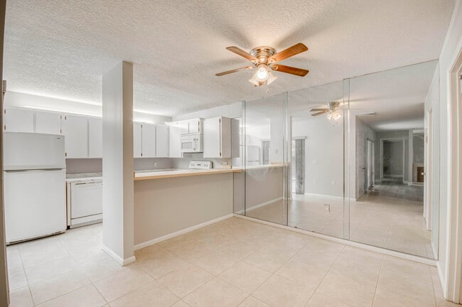 Building Photo - 1221 12th Ln