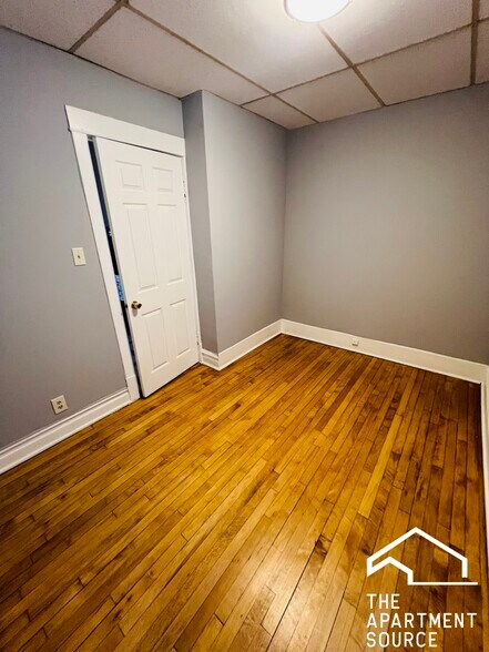 Building Photo - 5128 W Henderson St