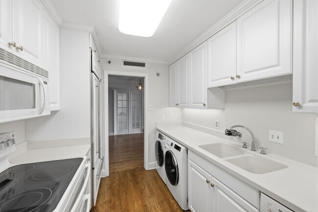 Building Photo - 3211 W Swann Ave
