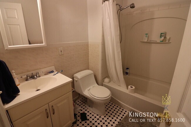 Building Photo - 62 Egmont St