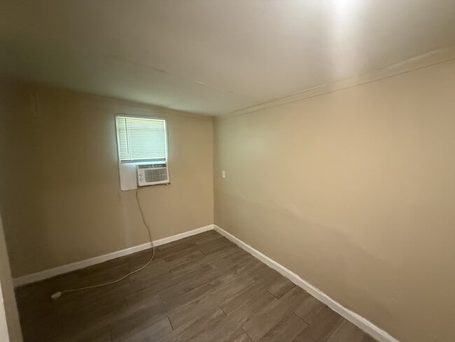 Building Photo - 314 N Nueces