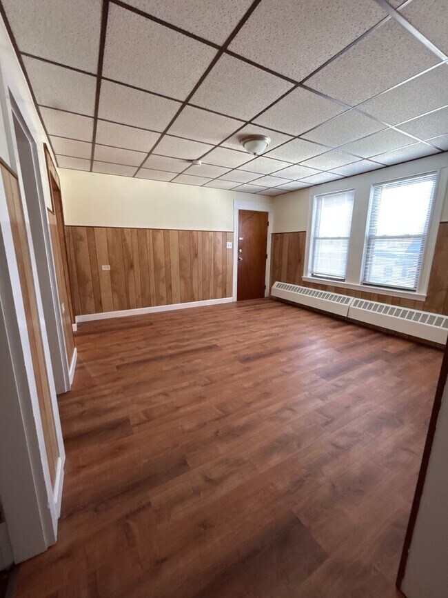 Building Photo - 72-74 Maple St