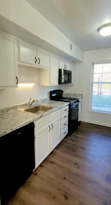 Building Photo - 2 Bainbridge Ave