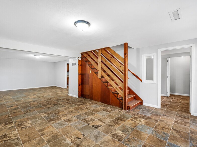 Building Photo - 106 Britanna Dr