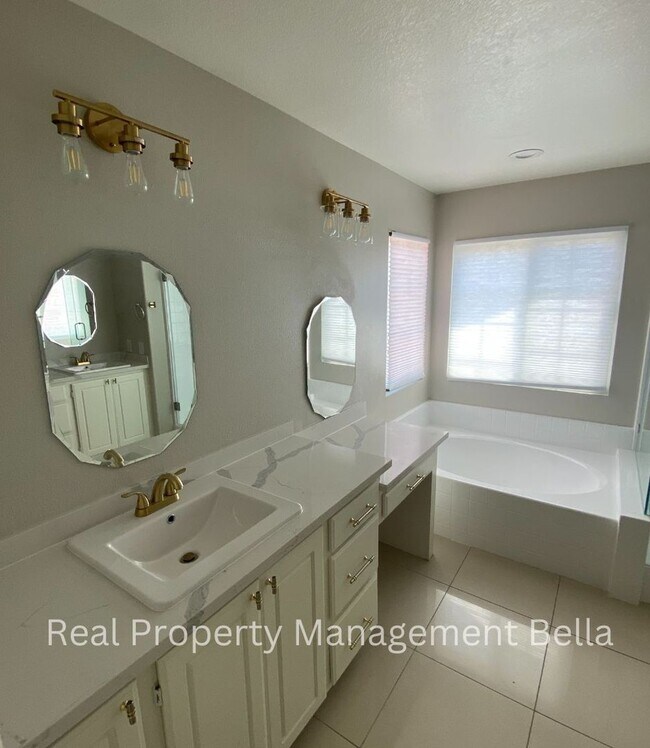 Building Photo - 25249 Silverwood Ln